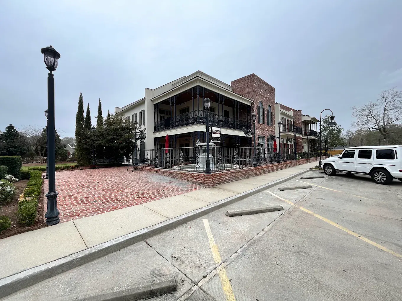 Stab's Steak & Seafood in Central, Louisiana, with its brick-paver plaza and sidewalks after commercial exterior cleaning.